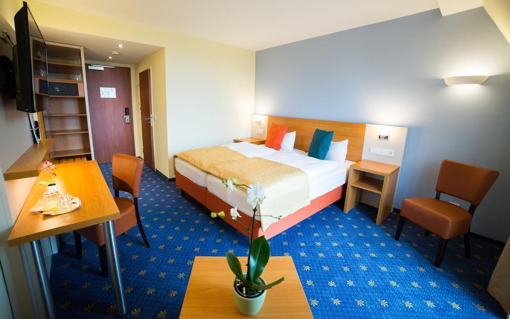 Berghotel Tambach Bagian luar foto