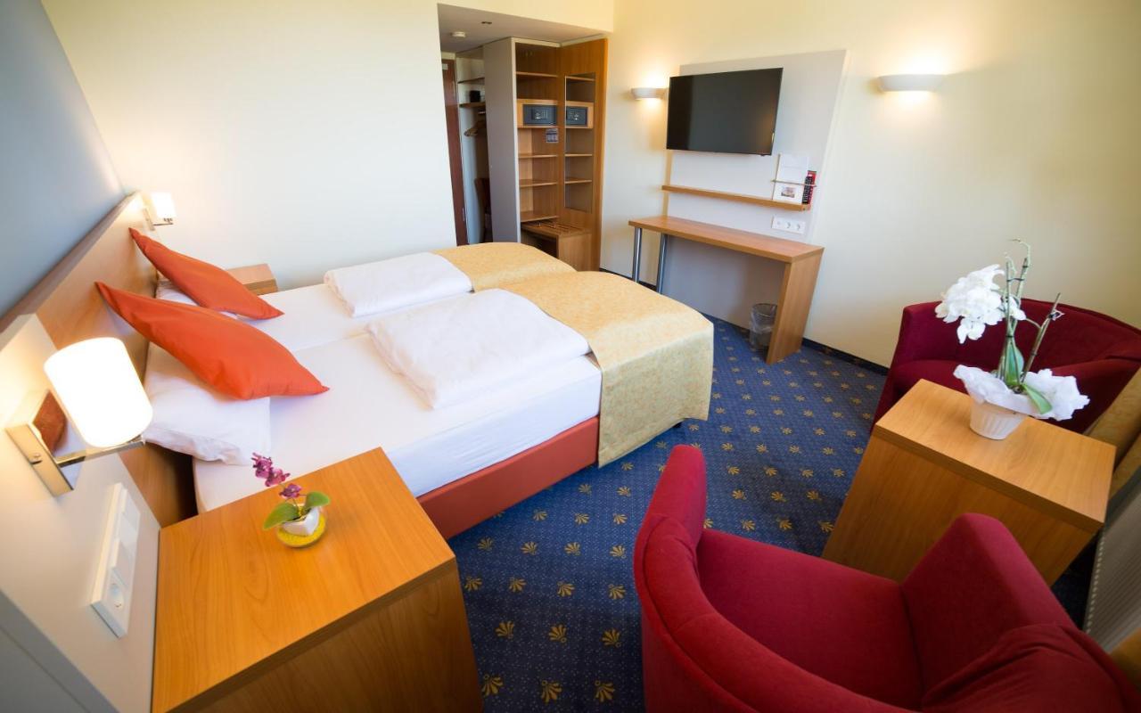 Berghotel Tambach Bagian luar foto